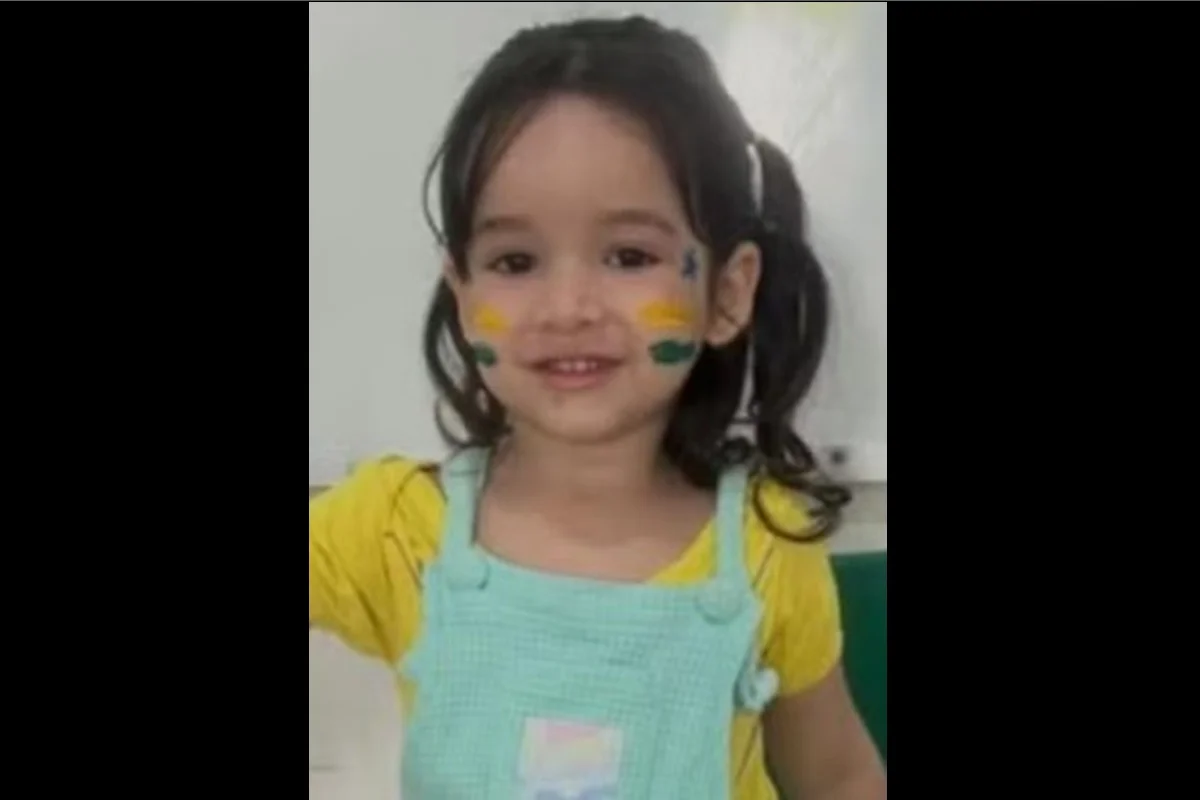 Menina de 2 anos morre trancada em carro