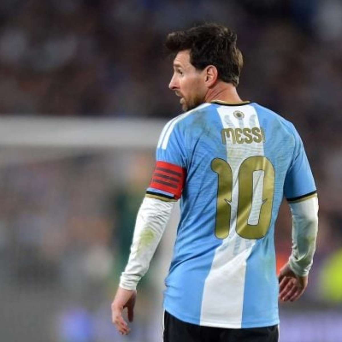 Messi se emociona em despedida, relembra o pai e diz: "Foi um orgulho"