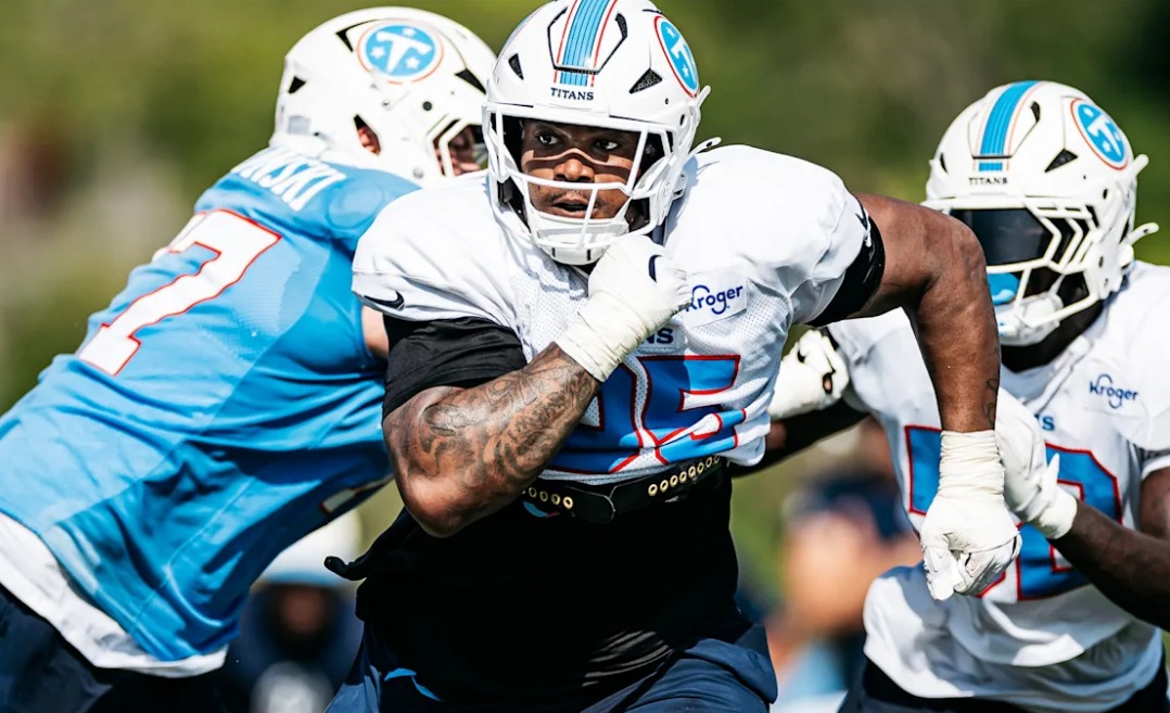 Jogador da NFL tem contrato rescindido após sacar arma durante briga em treino