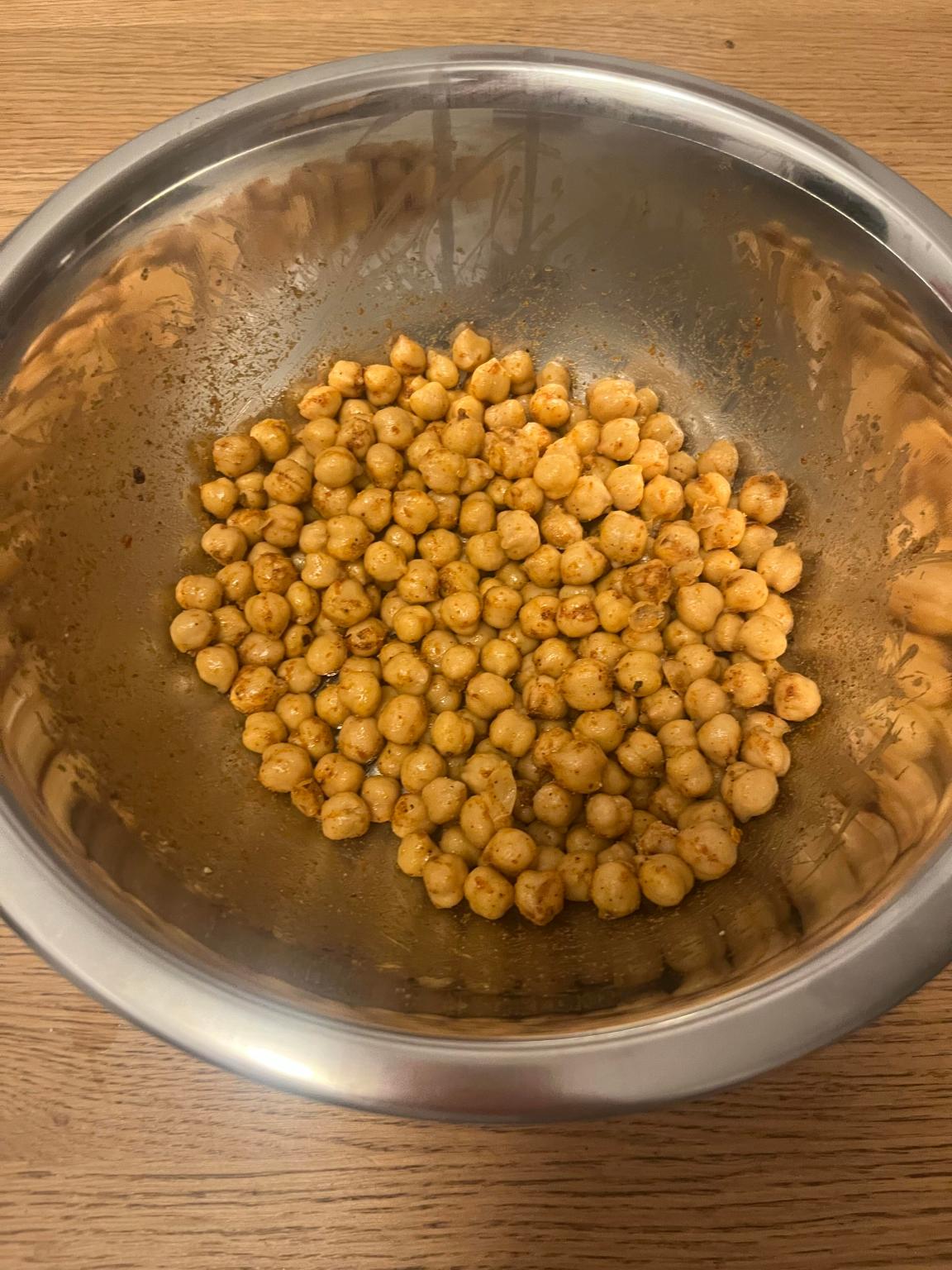 Você provavelmente já tem os ingredientes para fazer este lanche acessível e rico em proteínas