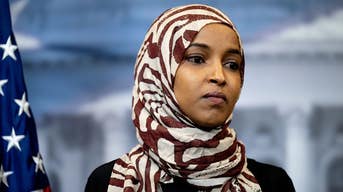 Ilhan Omar acredita que a operação do Trump em sua residência teve como objetivo 'intimidar e assustar pessoas' para que não votassem.