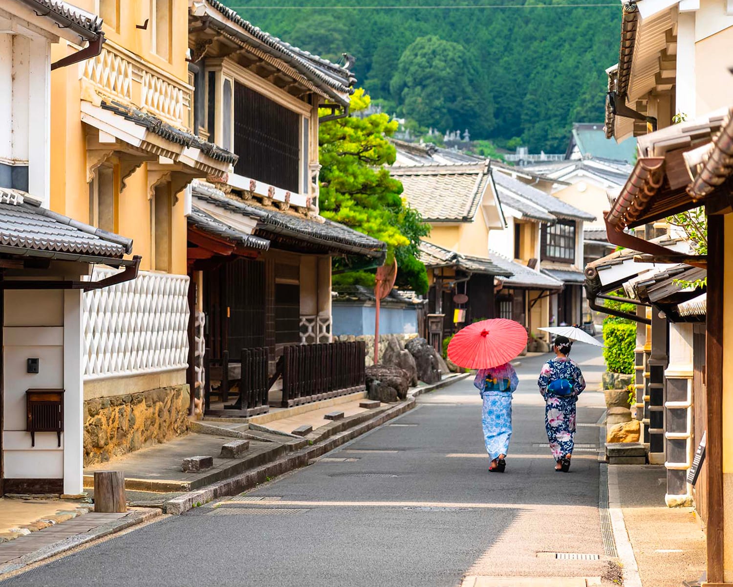 Preserved buildings in Yokaichi-Gokoku remain private homes or have been converted into museums, shops, galleries and cafes. (Photo: Uchiko Tourism Association)