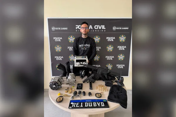 Influenciador diz que comprou arma de PF por R$ 5 mil em grupo do WhatsApp