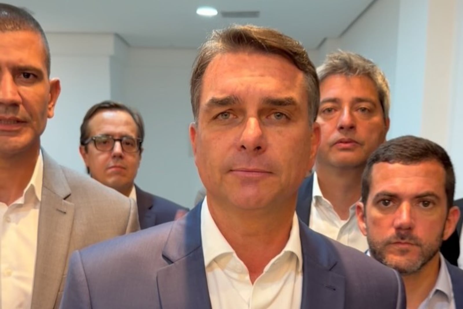 Campanha de Flávio Bolsonaro avalia que desgaste envolvendo debate ajuda o candidato do PL Reprodução/Instagram @flaviobolsonaro - 01.10.2026