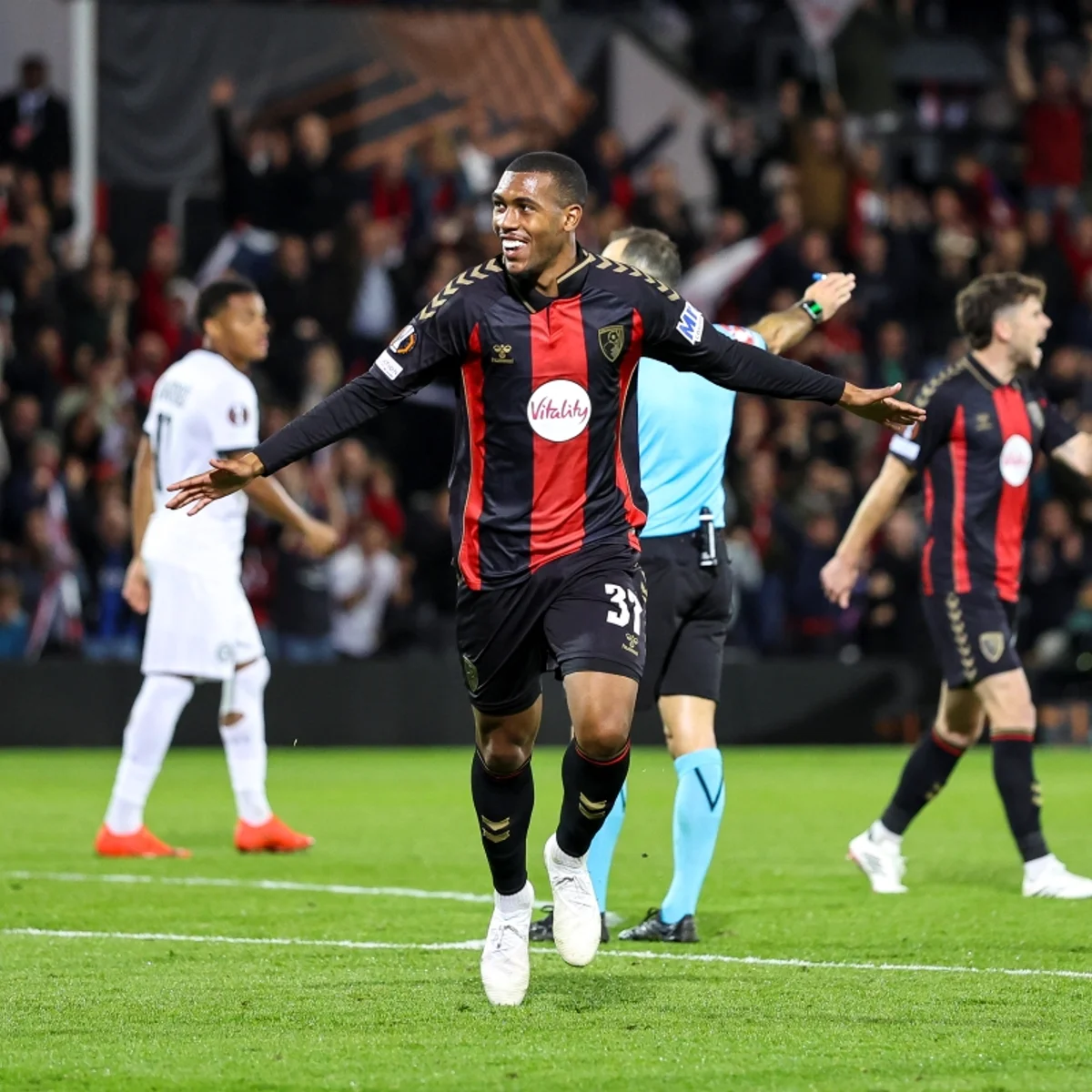 Rayan e Evanilson marcam e Bournemouth segue invicto na Liga Europa