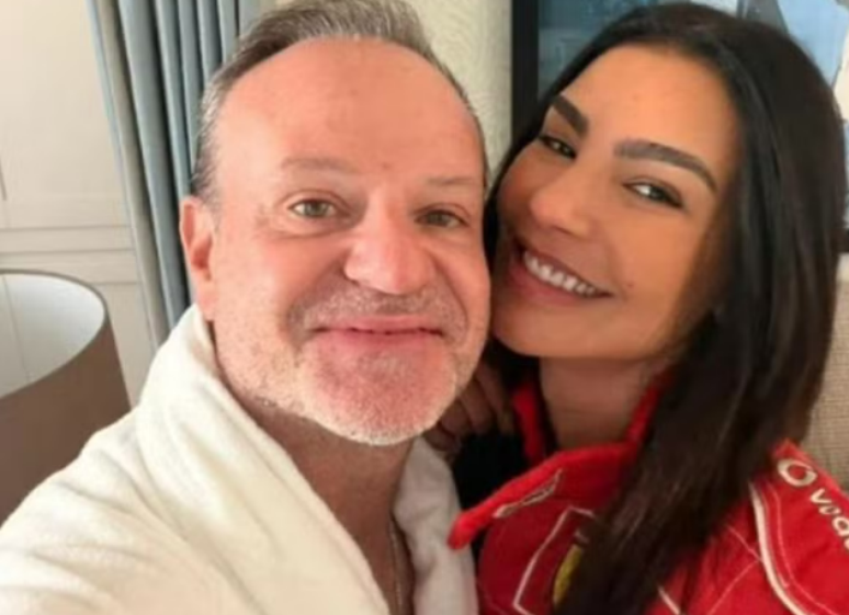 Cíntia Chagas afirma que não deixa passar erros gramaticais: 'Corrijo até na hora H'
