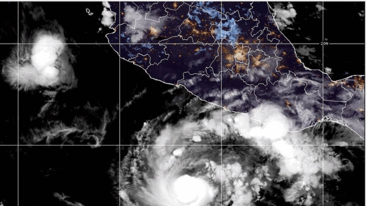 Hurricane Trudy lashes Mexico’s Pacific coast with heavy rain and strong winds