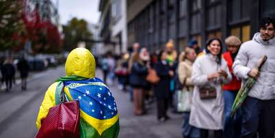 Brasileiros votam no segundo turno das elei&ccedil;&otilde;es presidenciais em Zurique, Su&iacute;&ccedil;a Foto: EPA/Shutterstock / BBC News Brasil