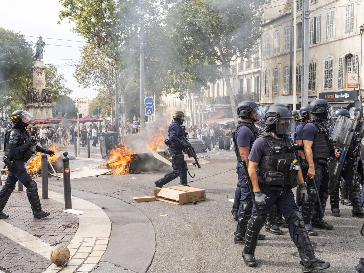 França vive maior dia de manifestação estudantil e eclodem confrontos com a polícia