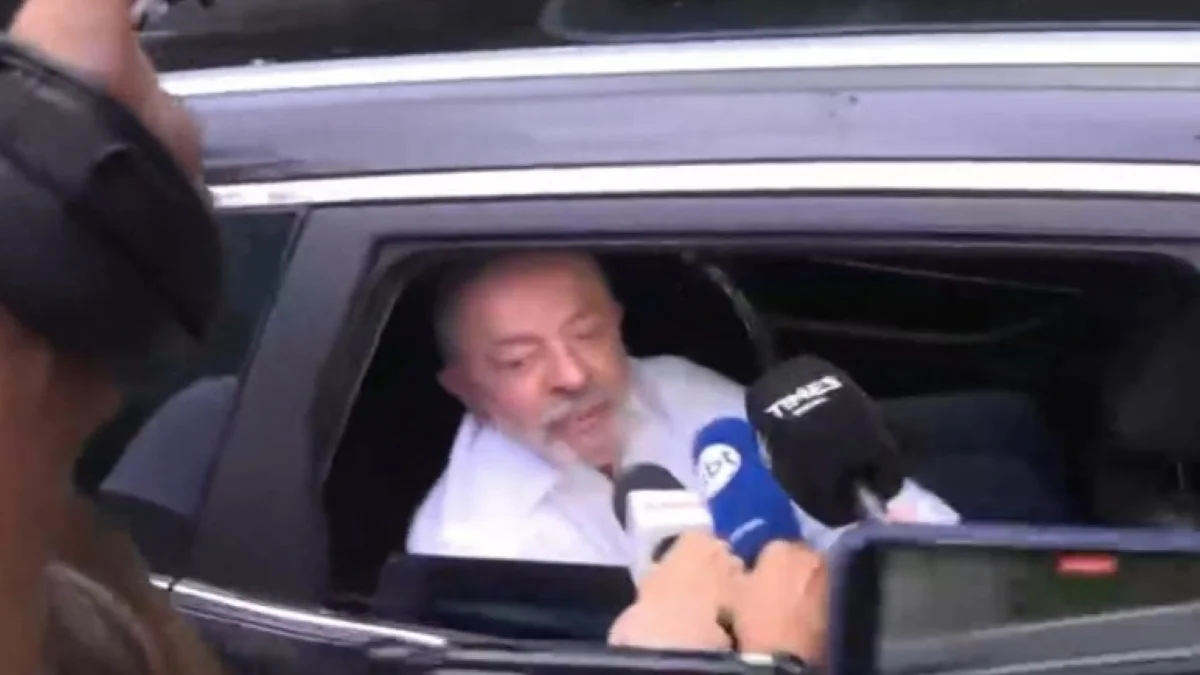 Lula chega a colégio em São Bernardo do Campo para votar no 2º turno