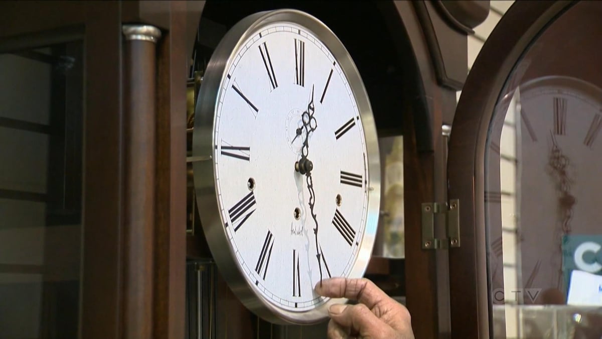 Permanent daylight saving time in B.C. could affect kids, productivity and winter mornings