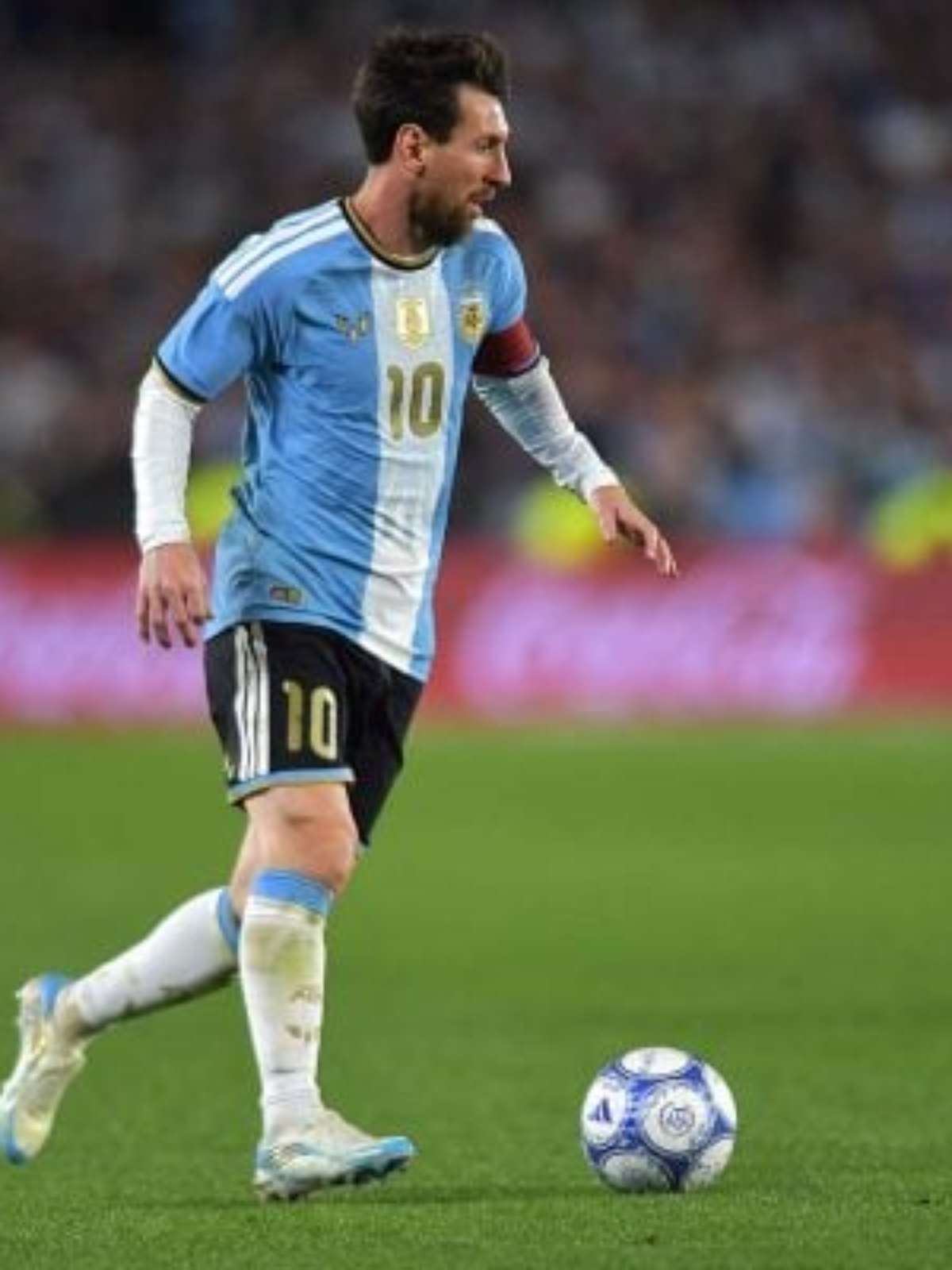 Jornais se derretem por Messi em despedida: "Melhor até o último dia"