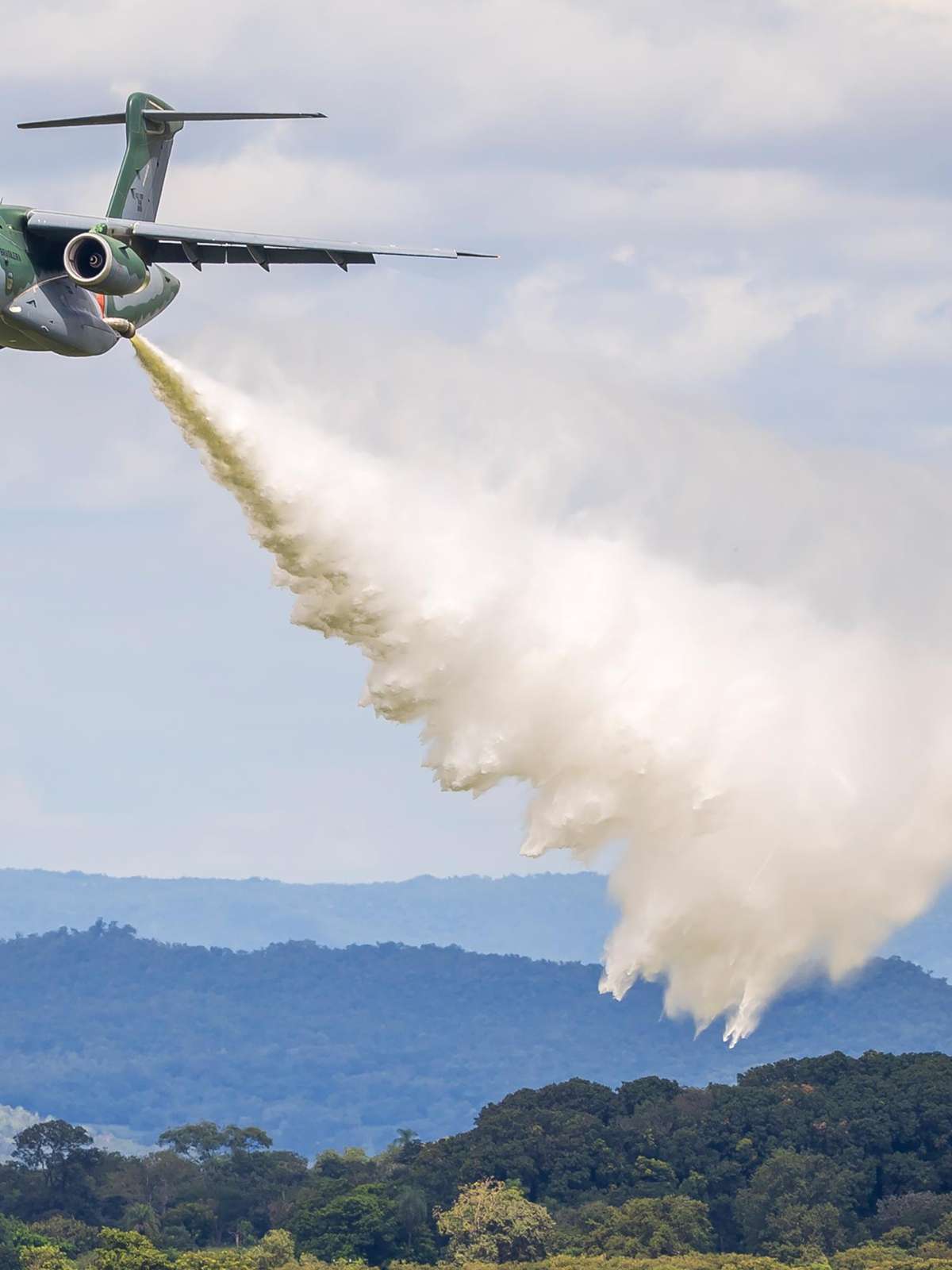 FAB envia dois aviões para combater incêndios florestais no Amazonas