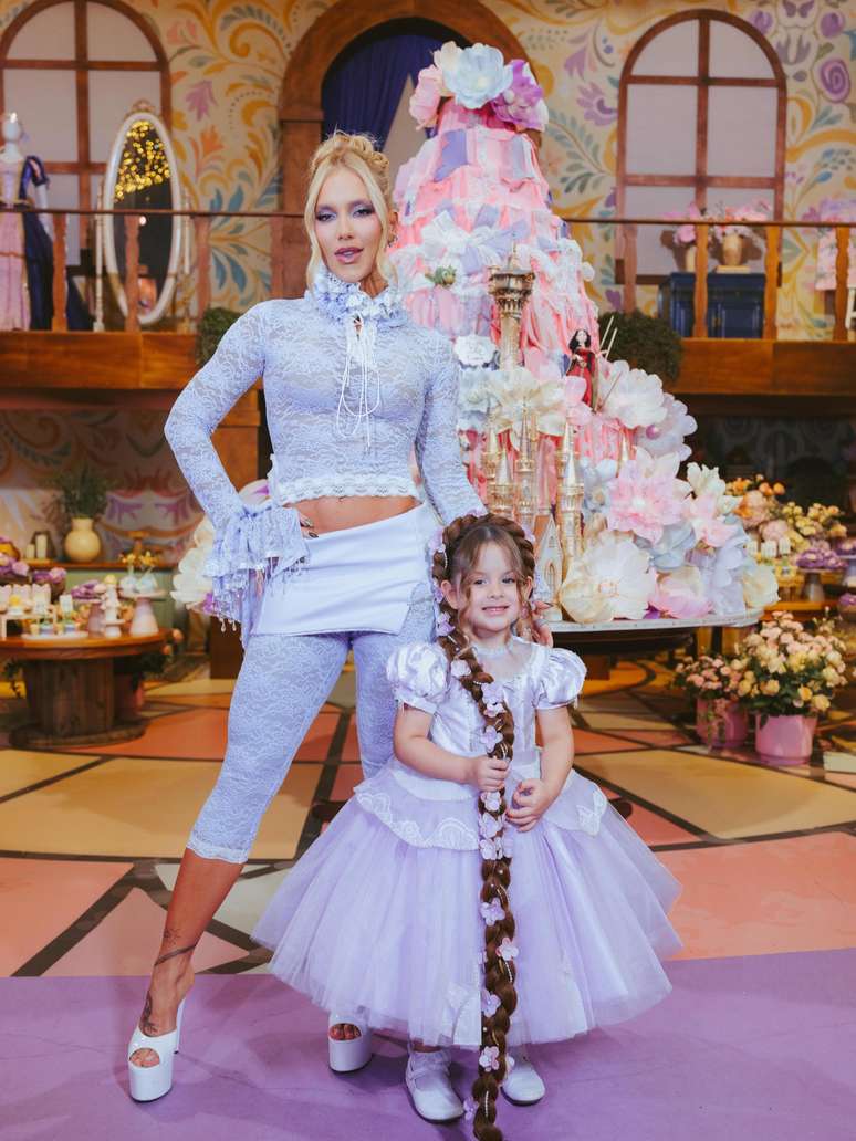 Estilista que criou look de Virginia para festa da filha rebate críticas: 'Não existe uma única forma de se vestir bem'