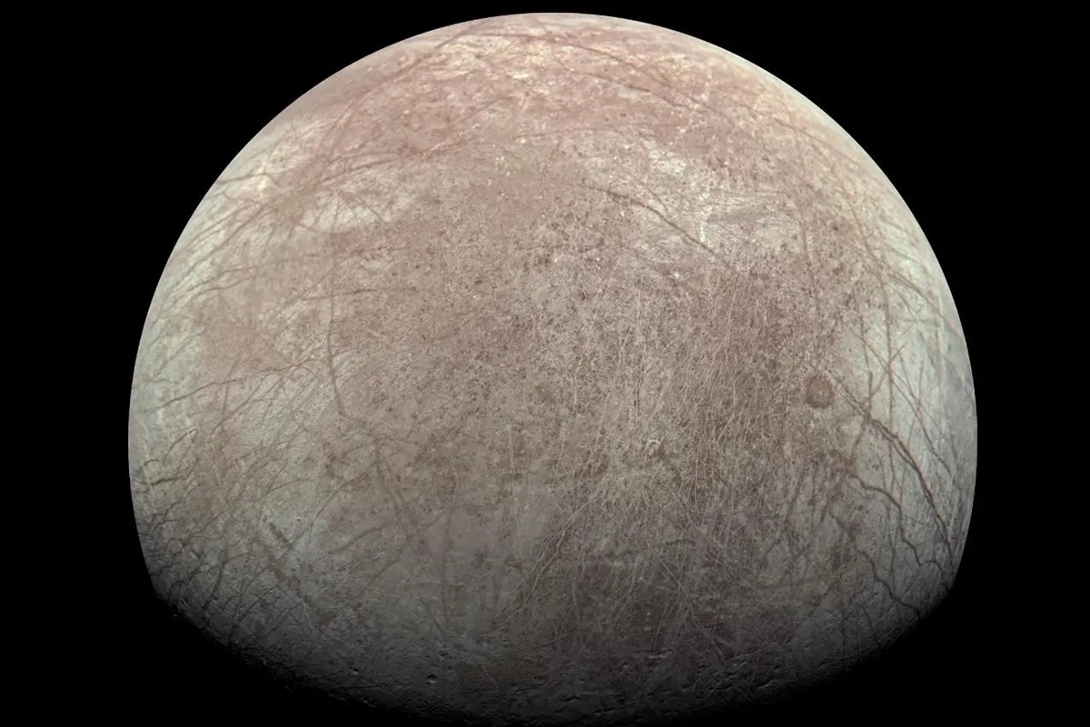 Io, Europa, Encélado e Titã: as luas mais curiosas do Sistema Solar