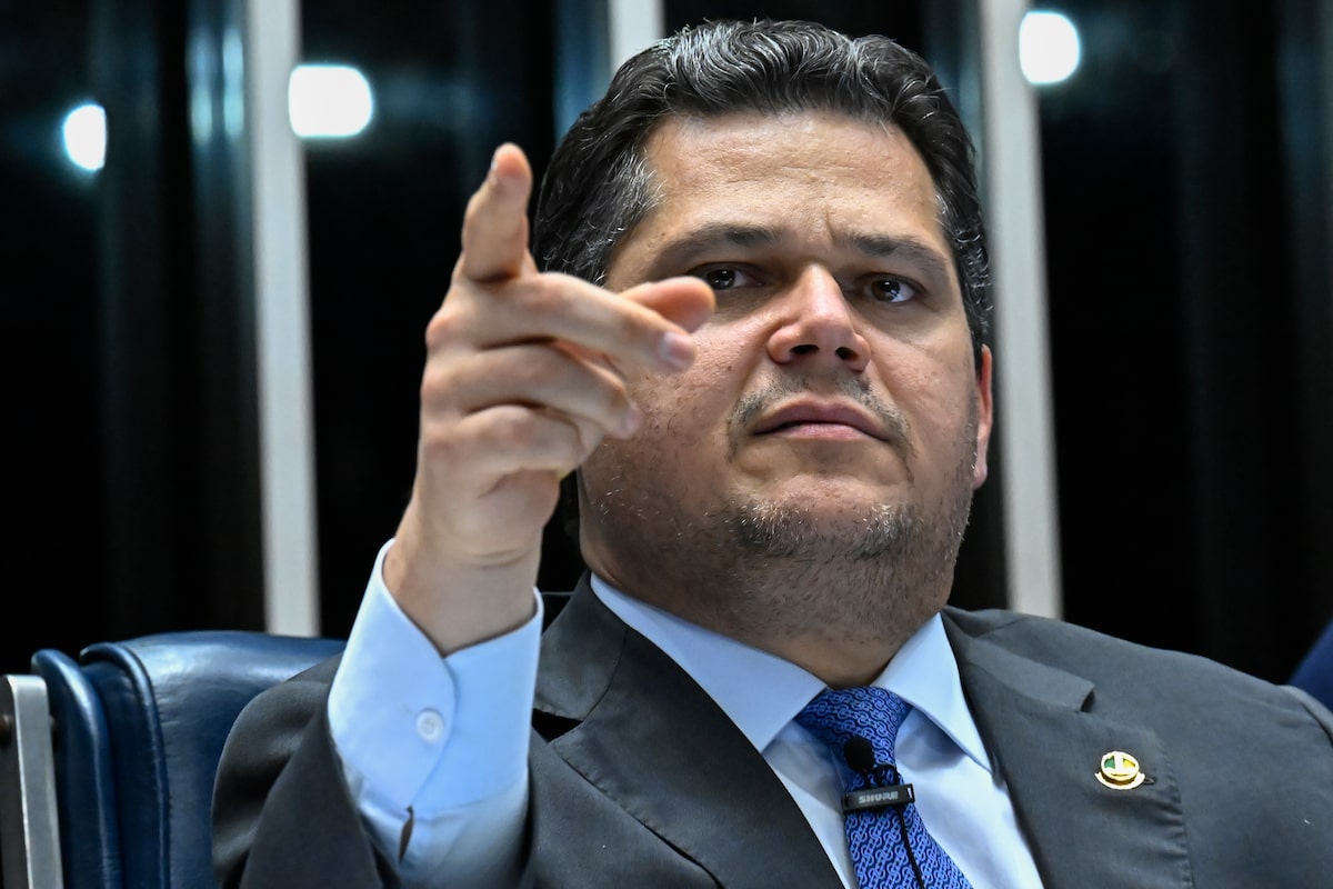 Ao lado de Cleitinho, apoiador de Flávio, Alcolumbre diz que vota 6x1 na quarta, bandeira de Lula