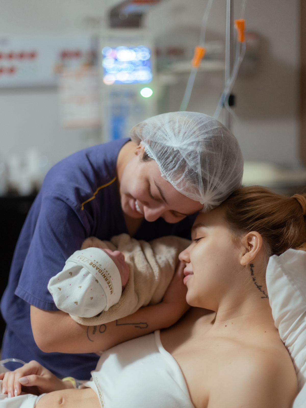 Mari Fernandez e Julia Ribeiro anunciam nascimento da filha: "Presente"