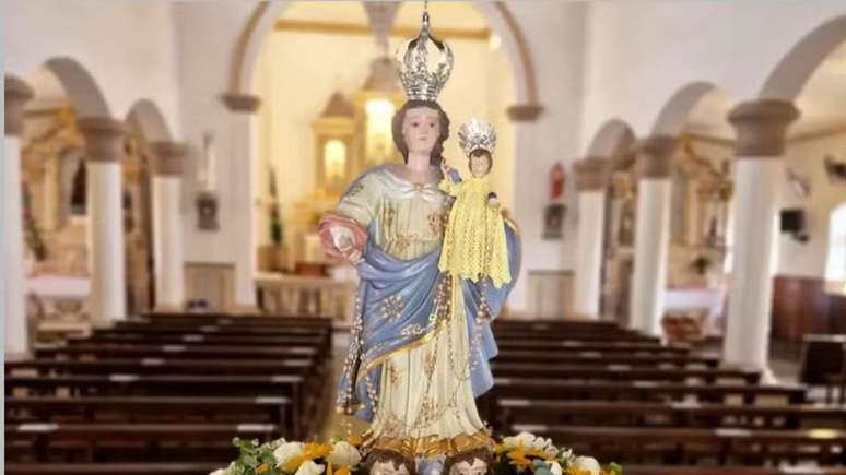 Jovem de 20 anos é preso após chutar imagem de Nossa Senhora em igreja de MG