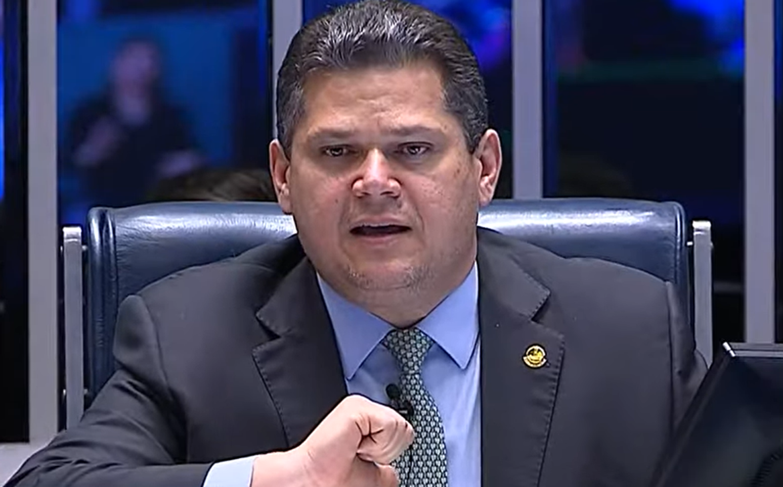 Davi Alcolumbre (União Brasil-AP), presidente do Senado Federal, determinou a retirada da votação da PEC da Segurança da pauta da sessão desta quinta-feira