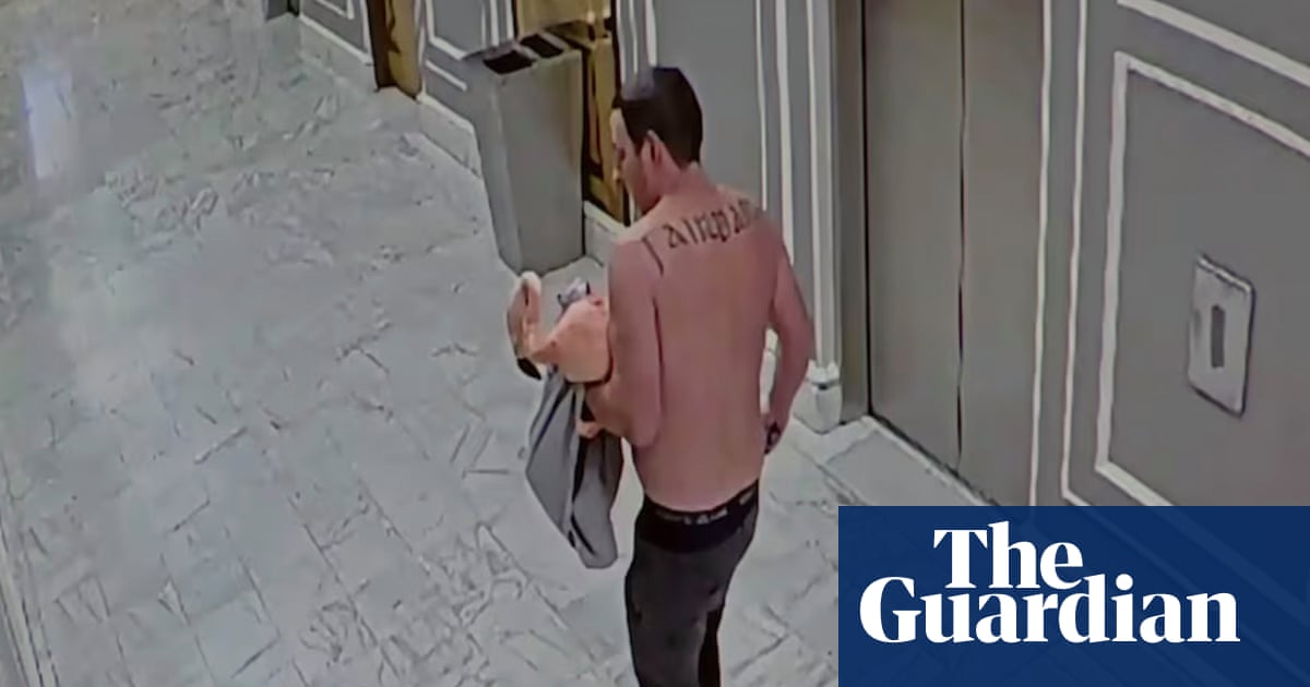 'Decisões ruins': Homem condenado por levar o flamingo Peachy do hotel em Las Vegas