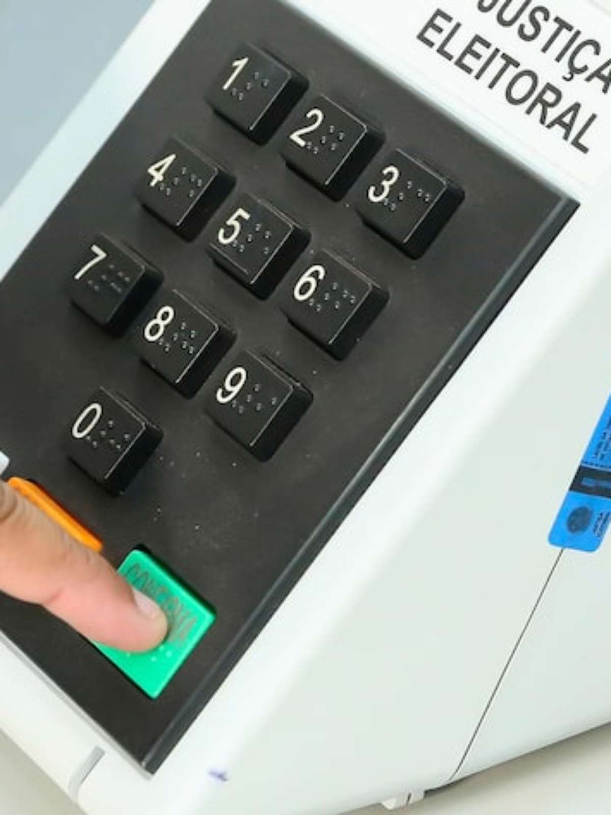 Sem candidato, mais de 26 mil eleitores digitam número do PL para governador do DF e anulam voto