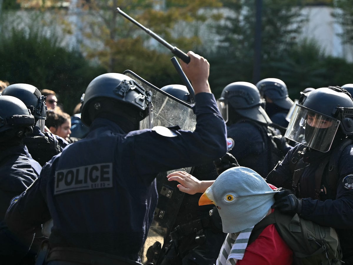 Protestos estudantis na França têm confronto com a polícia e prisões em massa